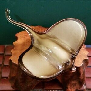 Stingray Figurine Hand Blown Art Glass Decor Green & Black  7.5"x6.5"x3"